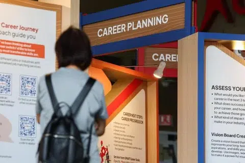 SkillsFuture berkata platform Pasport Kerjaya dan Kemahiran itu boleh digunakan untuk menambah keterangan diri dan meningkatkan permohonan kerja dalam talian dengan penyediaan rekod yang disahkan.