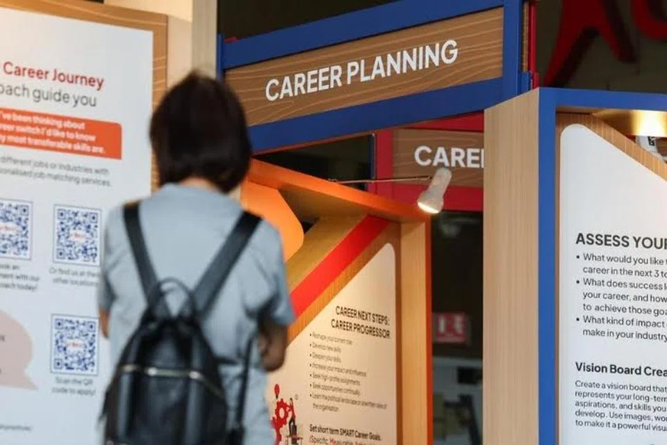 SkillsFuture berkata platform Pasport Kerjaya dan Kemahiran itu boleh digunakan untuk menambah keterangan diri dan meningkatkan permohonan kerja dalam talian dengan penyediaan rekod yang disahkan.