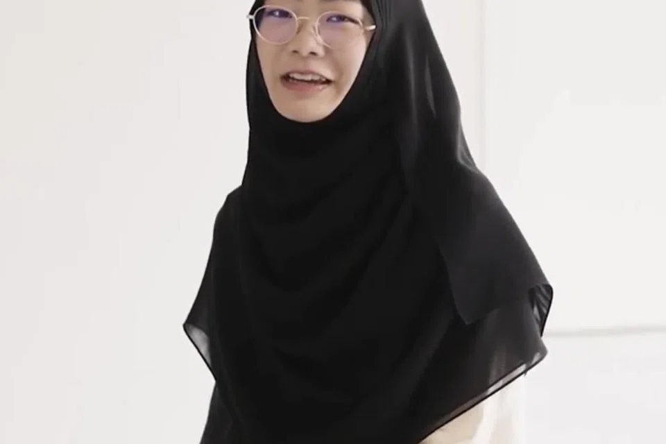 CIK CHAN HSI-MIN: Anak tunggal Profesor Jackie Yi-Ru Ying, yang juga mahasiswi (Kejuruteraan Kimia) University of California, Berkeley.