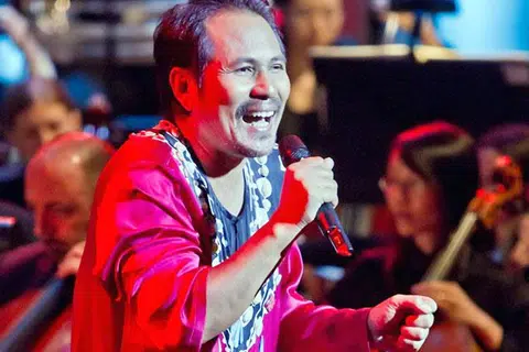 POPULAR DI TIKTOK: M. Nasir (gambar) tiada masalah lirik lagu, ‘Nur Nilam Sari’, diubah kepada ‘Pinjam Seratus Nur Nilam Sari’ sehingga tular di wadah TikTok.