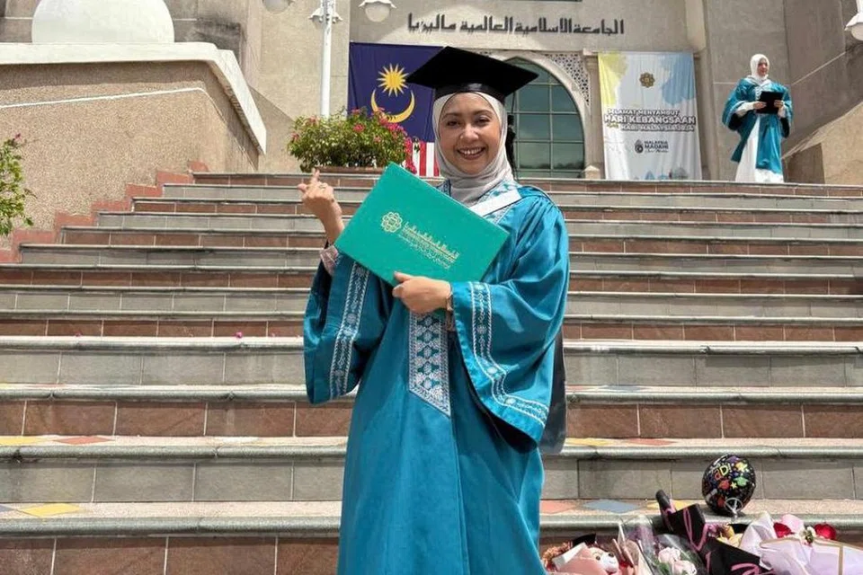 Marina Yusoff, meraih Ijazah Sarjana Muda dengan kepujian dalam Ilmu Wahyu dan Warisan Islam (Usuluddin dan Perbandingan Agama), daripada Universiti Islam Antarabangsa Malaysia (UIAM).