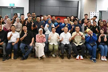 Sekitar 100 belia Melayu/Islam hadir di sesi Dialog Pasca-Belanjawan M³ pada 9 Mac. Turut hadir ialah Menteri di Pejabat Perdana Menteri, Dr Mohamad Maliki Osman; Menteri Negara (Penerangan dan Pembangunan Digital merangkap Kesihatan), Cik Rahayu Mahzam; Mayor Majlis Pembangunan Masyarakat (CDC) South East, Encik Mohd Fahmi Aliman; dan Anggota Parlimen (AP) Pasir Ris-Punggol, Encik Sharael Taha.