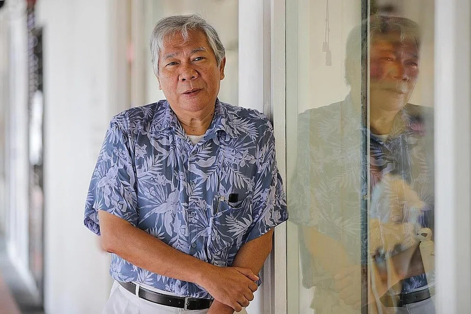 MINAT TERBIT RANCANGAN BUDAYA: Encik Mockram pernah memenangi anugerah merit Raduga 83 bagi kesan istimewa, bagi rancangan kebudayaan Strength to Strength di sebuah festival filem di Moscow. - Foto BM oleh GIN TAY