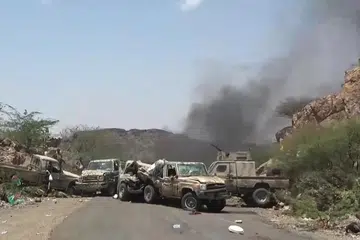 Kenderaan pikap yang rosak menghalang sebatang jalan ketika Houthi melancarkan serangan berhampiran bandar pelabuhan Mokha di pantai barat Yemen, dalam rakaman yang dikeluarkan media tentera Houthi pada 13 September. Houthi merampas Mokha dan kedudukan maritim strategik di Selat Bab al-Mandab, sedang pertempuran di Yaman semakin sengit dan kumpulan itu memperhebat serangan terhadap Arab Saudi.