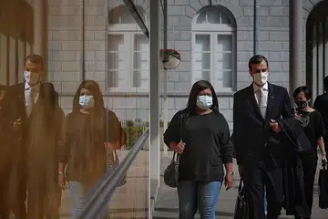 GAGAL BUKTIKAN PENDAKWAAN 'TANPA MERIT ATAU BERTUJUAN MENGGANGGU': Cik Parti Liyani dan peguamnya Anil Balchandani di Mahkamah Tinggi Oktober tahun lalu. Cik Parti gagal membuktikan pendakwaan terhadapnya dilakukan "tanpa merit atau bertujuan mengganggu". - Foto fail