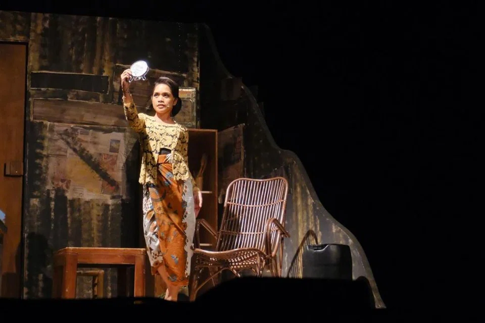 Rusydina Afiqah meraih pencalonan dalam kategori Pelakon Pembantu Wanita Terbaik di Anugerah Teater ST Life! 2026 menerusi watak Zarina dalam pementasan ‘Salina’, yang dibawakan Teater Kami, sempena Pesta Raya 2025, di Teater Singtel Waterfront, Esplanade.