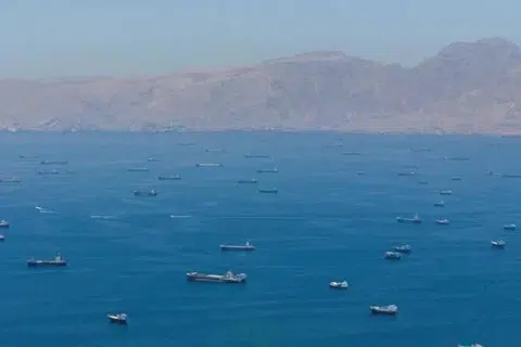 Sumber agensi berita, Reuters, berkata Amerika dan Iran telah bersetuju secara prinsip untuk melanjutkan gencatan senjata selama 60 hari dan menarik balik sekatan perkapalan di Selat Hormuz, tertakluk kepada kelulusan Presiden Amerika, Encik Donald Trump.