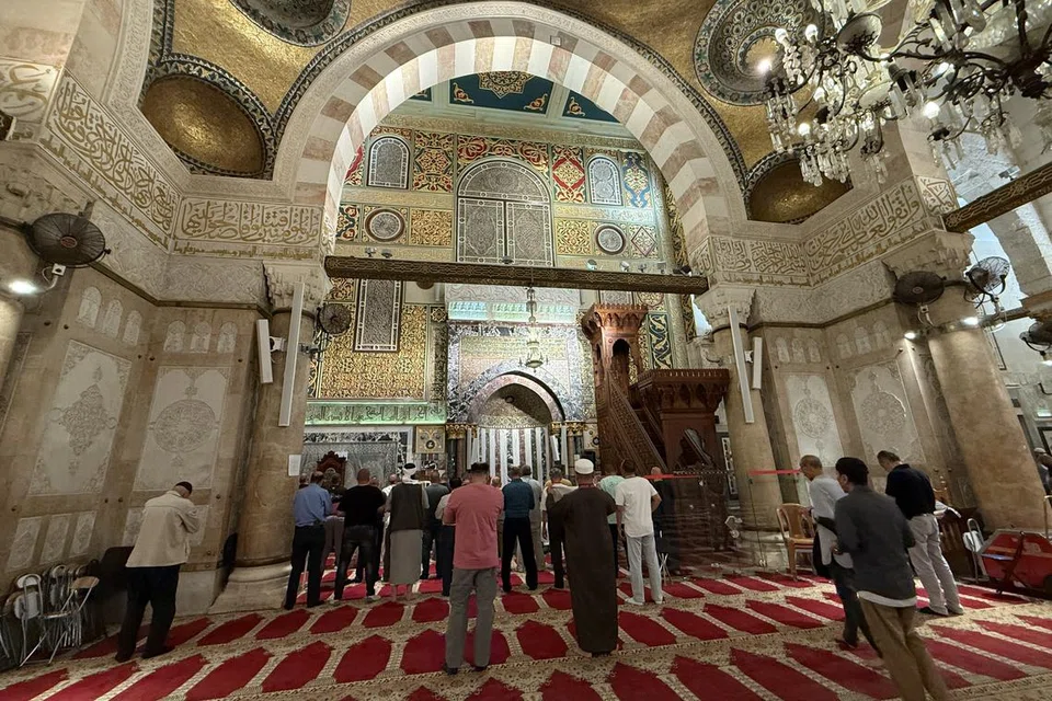 Ruang solat di dalam Masjid Al-Aqsa, juga dikenali sebagai Masjid Al-Qibli.