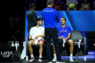 Carlos Alcaraz (kiri) dan Alexander Zverev dari pasukan Eropah semasa latihan untuk Piala Laver, 19 September lalu. Peraturan kini menetapkan jurulatih hanya boleh memberi bimbingan dengan pemain semasa sesi latihan saja, bukan sewaktu perlawanan. Namun peraturan ini akan diubah mulai Januari 2025.