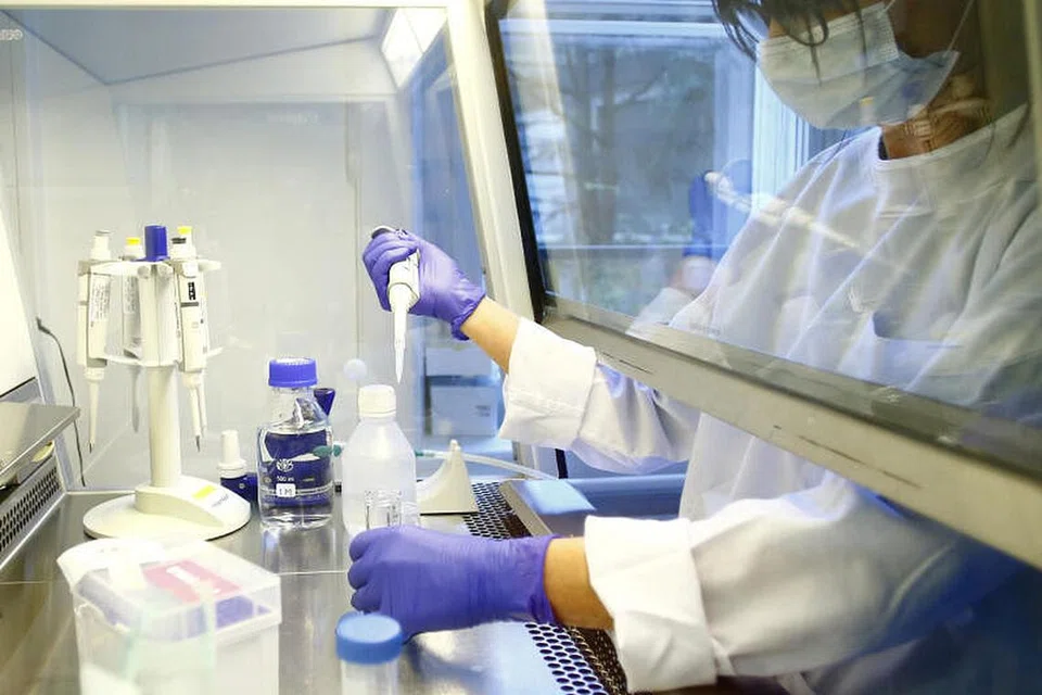 VAKSIN COVID-19: Pakar perubatan sedang melakukan sedaya upaya untuk menghasilkan penawar bagi penyakit koronavirus. 