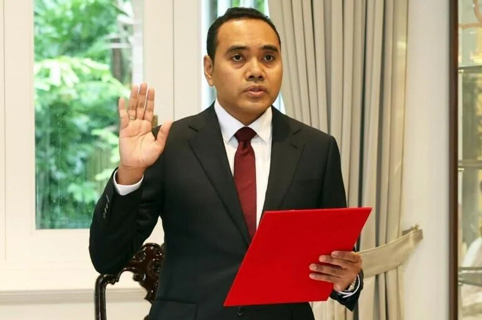 Encik Zhulkarnain Abdul Rahim, mengangkat sumpah sebagai Menteri Negara (Ehwal Luar merangkap Pembangunan Sosial dan Keluarga) pada 5 Januari di Istana.