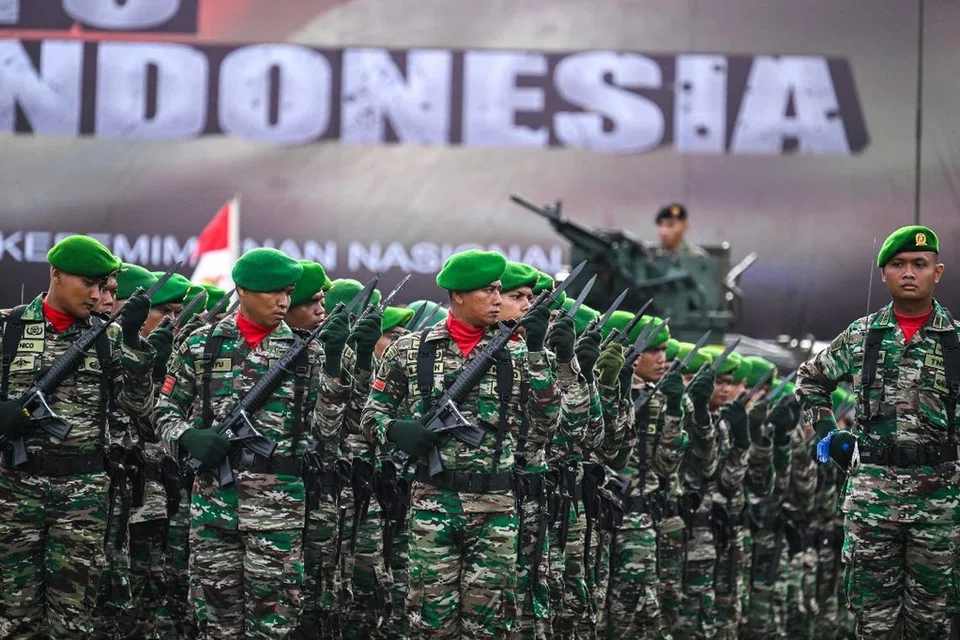 Anggota tentera berarak di Banda Aceh pada 5 Oktober 2024 sempena sambutan ulang tahun ke-79 Tentera Nasional Indonesia (TNI).