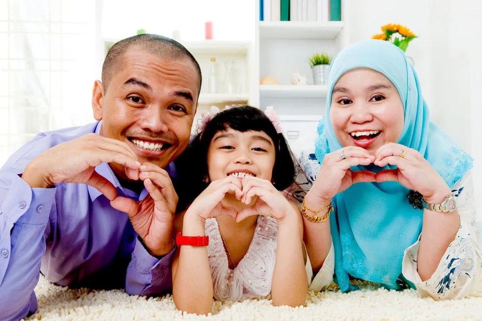 Setelah mempunyai anak, ibu bapa bertanggungjawab membesarkan anak-anak mereka dengan nilai-nilai Islam, mengajar mereka tentang tauhid kepada Allah swt dan membimbing mereka ke arah kebenaran.