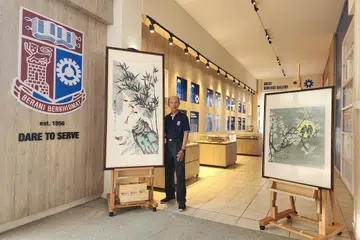 Malam Gala sempena sambutan ulang tahun ke-70 Sekolah Menengah Queenstown, Sairi Bakiri, lukisan Cina, pendidikan seni