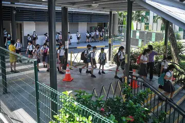 YURAN SEKOLAH: Yuran untuk pelajar PR serta pelajar antarabangsa akan meningkat pada tahun depan dan tahun seterusnya. Bagi pelajar Singapura, yuran tidak berubah, kata MOE.- Foto fail