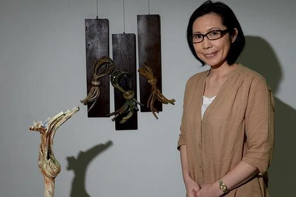 DAMBAKAN PERPADUAN: Cik Hiroko Mita tertarik dengan penyatuan garisan yang membawa erti perpaduan dan keharmonian yang terjalin dengan kerjasama, idea yang beliau terapkan dalam seni tembikarnya.