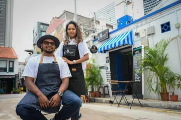 KONSEP ‘BACK ALLEY’: Encik Muhammad Faheem Maselan dan Cik Nurain Ismail adalah pemilik 60 Alley Bakes & Coffee di 60 Arab Street.