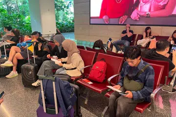 Sebahagian daripada enam pelajar Singapura, yang menuntut di Jordan dan Mesir, terkandas lebih 13 jam di Lapangan Terbang Antarabangsa Hamad, di Doha susulan penutupan ruangan udara di Doha selepas serangan peluru berpandu Iran ke atas sebuah pangkalan tentera Amerika Syarikat di Qatar.