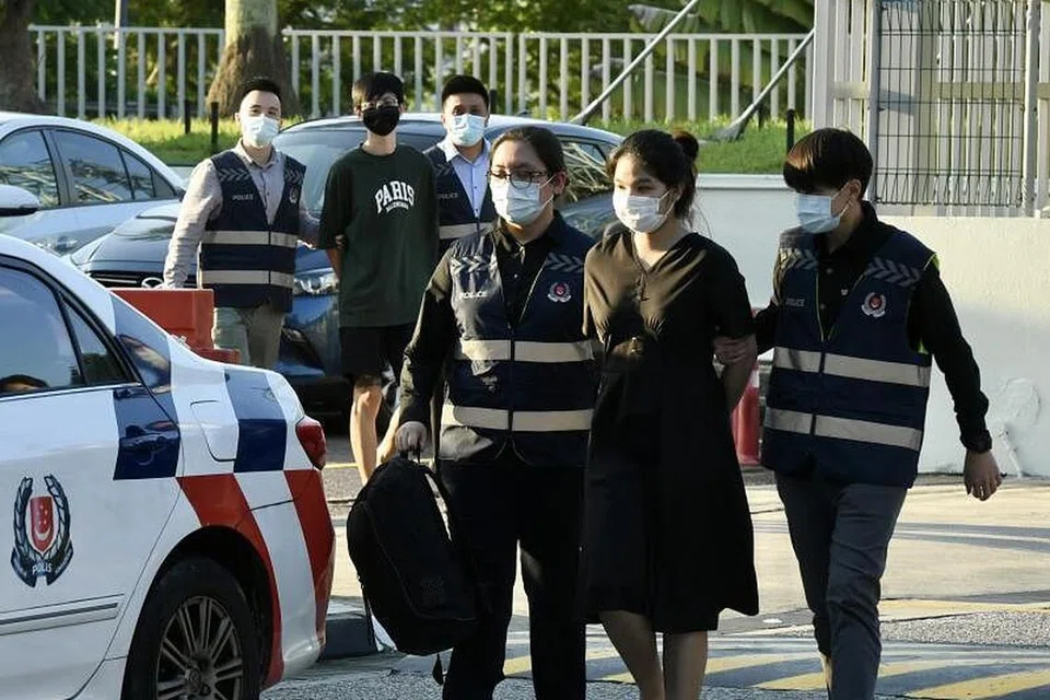 AKHIRNYA DIBERKAS: Pasangan yang dikatakan terlibat dalam kes penipuan barangan mewah berjumlah $32 juta ditangkap di Johor Bahru dan diserahkan kepada SPF untuk dibawa balik ke Singapura.