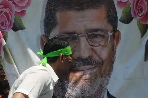 Encik Mohamed Mursi dipilih sebagai presiden Mesir dengan majoriti tipis selepas kebangkitan ‘Arab Spring’ pada 2012.  Namun, pemerintahannya hanya bertahan kira-kira setahun sebelum digulingkan tentera pada 2013, sekali gus menjadi titik perubahan besar persepsi rakyat terhadap gerakan Islam di Asia Barat.