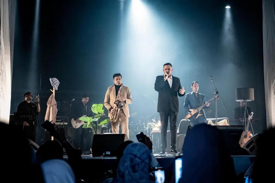 GETARAN JIWA NOSTALGIA: Lagu yang dinyanyikan merakam 20 tahun Imran Ajmain berkecimpung dalam persada seni Nusantara.
