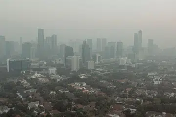 UDARA TERCEMAR: Pemandangan di Jakarta, Indonesia yang diselubungi jerebu pada 22 Ogos 2023. 