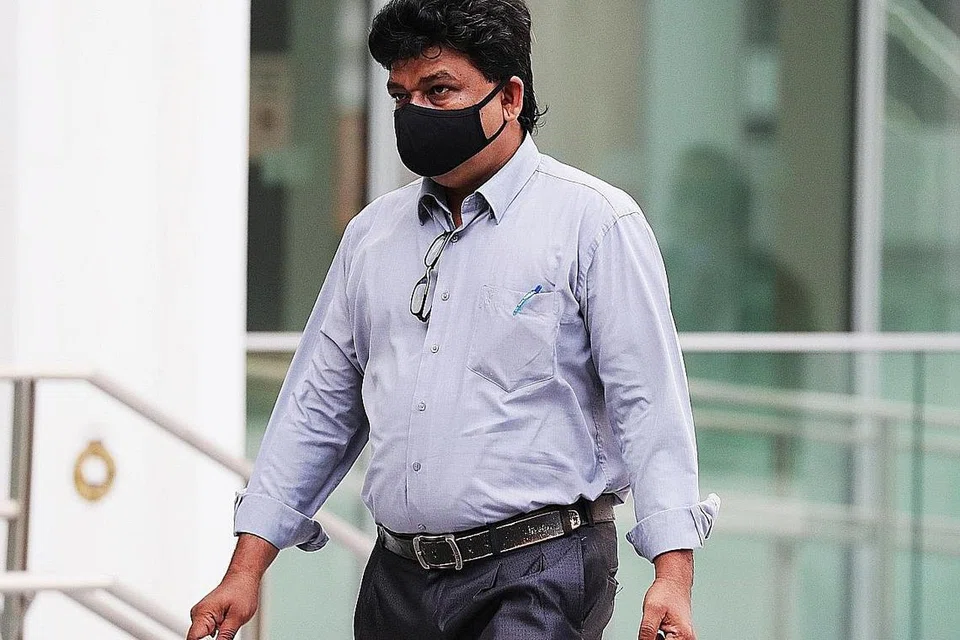 AKIBAT TIDAK PEKA: Sirajudeen kini dibebaskan dengan ikat jamin $5,000 dan dijangka serah diri pada 22 Februari untuk mulai menjalani hukumannya. - Foto BH oleh KELVIN CHNG