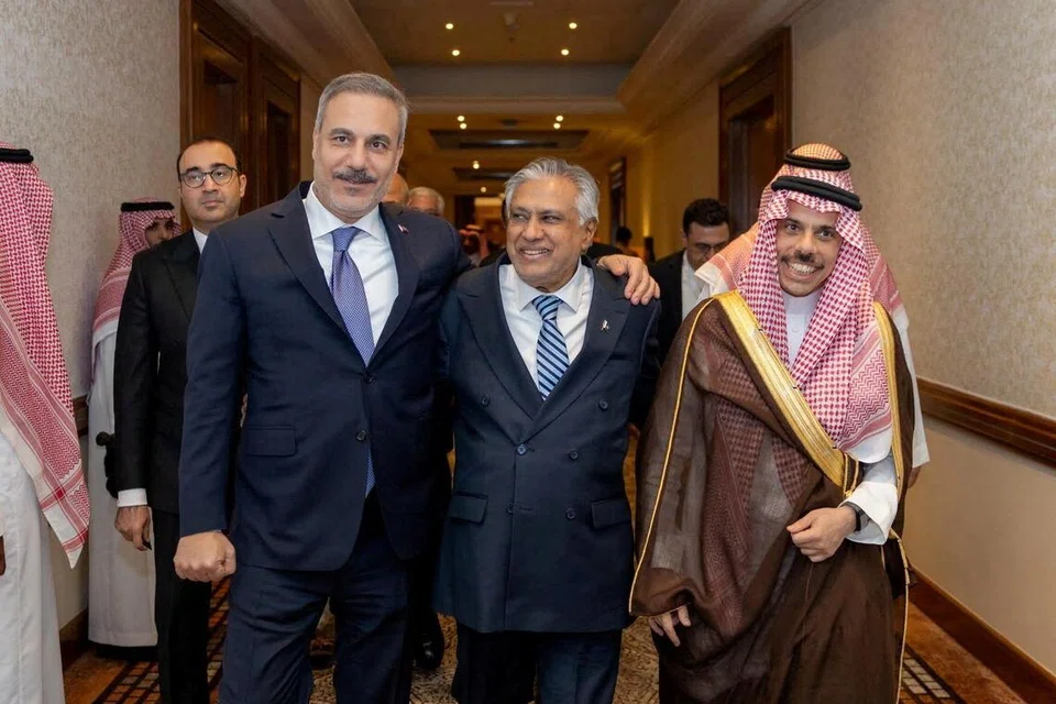 Turkey dan Pakistan akan mempercepatkan pengerahan tentera serta aset pertahanan ke Arab Saudi di bawah pakatan pertahanan bersama tiga negara itu, ketika kerajaan Teluk berkenaan berdepan peningkatan serangan kumpulan Houthi dari Yaman.