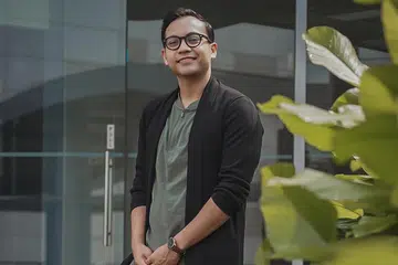 "Kami bukan saja perlu menyampaikan kepada penonton atau pembaca apa yang berlaku atau mengapa ia berlaku tetapi perlu memberitahu mereka mengapa maklumat ini penting atau relevan untuk anda dan kehidupan anda. Justeru sebagai wartawan kita perlu memanfaatkan wadah pelbagai untuk menyampaikan maklumat - termasuk melalui media sosial, video atau media interaktif - secara adil dan tidak berat sebelah." - Encik Harith Redzuan Mustaffa Qamal.