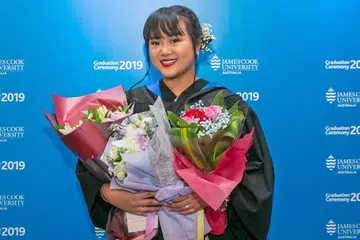 ATASI SEMPADAN BAHASA: Cik Khairunnisah bekerja sambil belajar di hotel mewah Jepun, The Peninsula Tokyo, demi meninjau operasi luar negara. - Foto UNIVERSITI JAMES COOK
