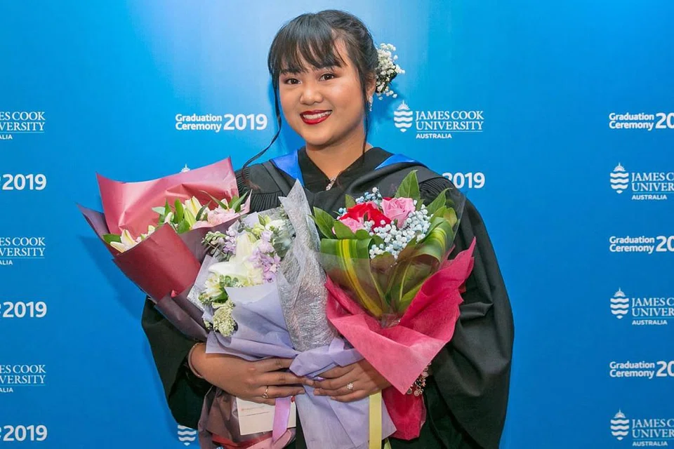 ATASI SEMPADAN BAHASA: Cik Khairunnisah bekerja sambil belajar di hotel mewah Jepun, The Peninsula Tokyo, demi meninjau operasi luar negara. - Foto UNIVERSITI JAMES COOK