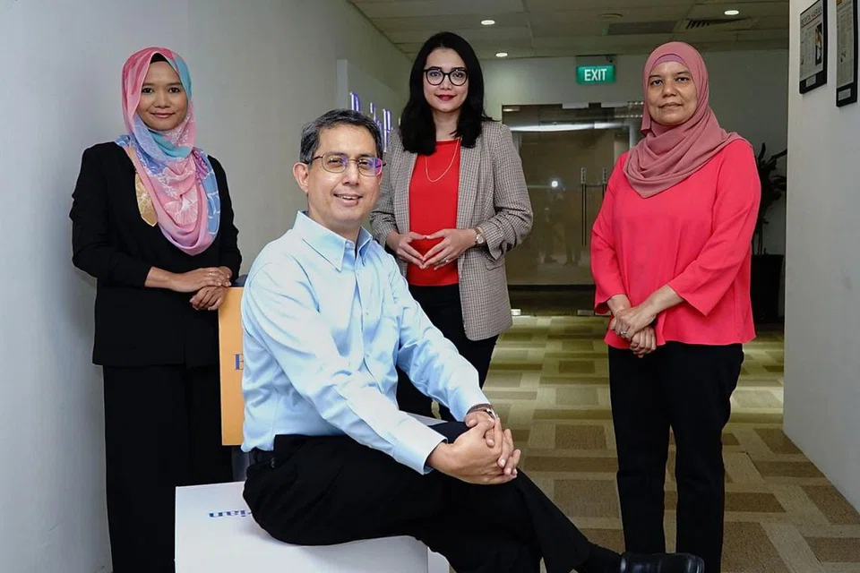 PERBINCANGAN KHAS: Berita Minggu telah mengupas isu keganasan keuarga dalam satu perbincangan khas baru-baru ini berikutan saranan yang dikemukakan pasukan bertindak menangani keganasan keluarga. Antara panelis termasuk Dr Faishal Ibrahim (duduk), Cik Hazlina Halim (tengah) dan Cik Zaharah Ariff. Moderator perbincangan ialah koresponden Berita Minggu, Shahida Sarhid (kiri). - Foo BM oleh KHALID BABA