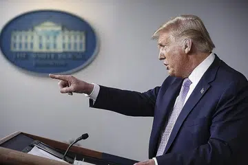 TEMPOH MASA: Presiden Donald Trump memberi masa kepada Microsoft hingga 15 September untuk menyusun rancangan pemerolehan yang melindungi data peribadi rakyat Amerika yang tersimpan di aplikasi video pendek TikTok. - EPA-EFE