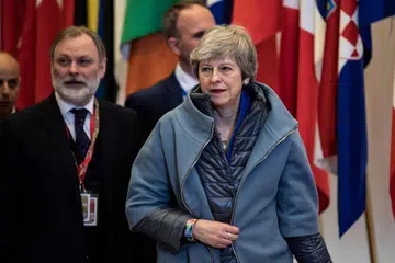 CAPAI KATA SEPAKAT: Perdana Menteri Britain, Cik Theresa May, meninggalkan mesyuarat Majlis Eropah berkenaan Brexit di bangunan The Europa di Parlimen Eropah, Brussels, semalam. - Foto AFP