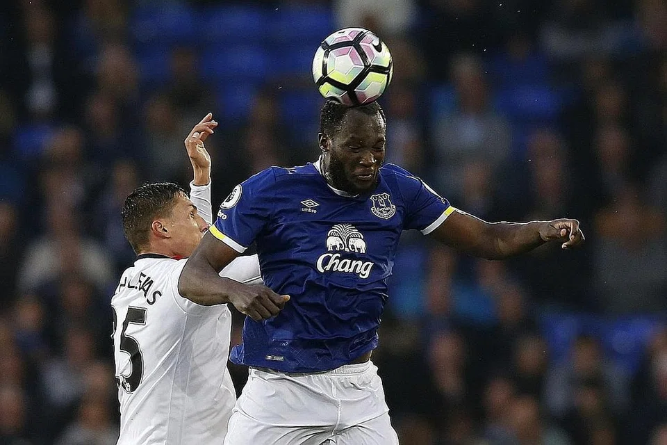 ROMELU LUKAKU: Sebelum ini terdapat spekulasi bahawa Lukaku akan kembali menyarung jersi Chelsea yang telah beliau tinggalkan pada 2014, namun pemain Belgium itu kian hampir menjadi pemain kedua yang akan ke Old Trafford musim ini. - Foto REUTERS