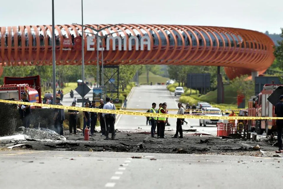 TRAGEDI MENYAYAT HATI: Nahas pesawat jenis jet penumpang yang mengorbankan 10 nyawa di Bandar Elmina, Shah Alam, Selangor, pada Khamis lalu meninggalkan kesan kepada seluruh rakyat Malaysia.