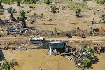 Pemandangan udara menunjukkan bandar Liloan di wilayah Cebu pada 6 November 2025 selepas dilanda Taufan Kalmaegi. Taufan itu mengorbankan sekurang-kurangnya 140 orang dan menyebabkan 127 lagi hilang selepas banjir besar melanda kawasan tengah Filipina, menurut angka rasmi, ketika ribut berkenaan bergerak menuju ke Vietnam