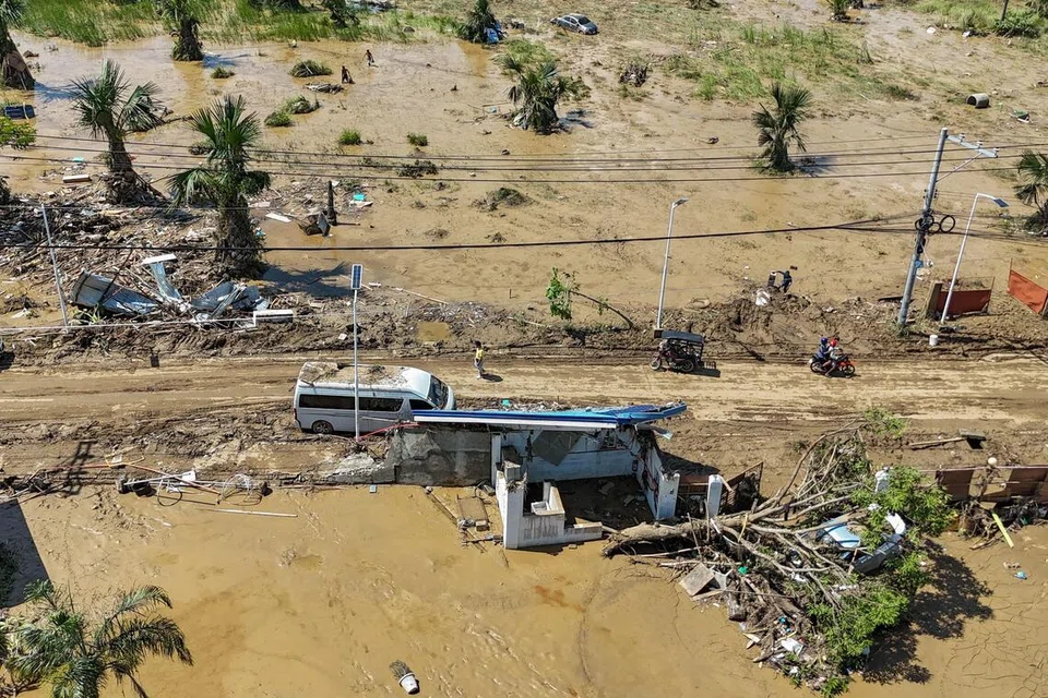 Pemandangan udara menunjukkan bandar Liloan di wilayah Cebu pada 6 November 2025 selepas dilanda Taufan Kalmaegi. Taufan itu mengorbankan sekurang-kurangnya 140 orang dan menyebabkan 127 lagi hilang selepas banjir besar melanda kawasan tengah Filipina, menurut angka rasmi, ketika ribut berkenaan bergerak menuju ke Vietnam