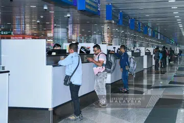 PERKETAT PINTU MASUK: Pelaksanaan syarat yang memerlukan pelancong asing ke Malaysia mengisi Kad Ketibaan Digital Malaysia (MADC) adalah langkah keselamatan tambahan terbaru diperkenalkan Malaysia di pintu masuk.