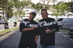 Encik Muhammad Firdaus Zhairudin, 36 tahun, (kanan) dan Encik Nizam Dardiri, 46 tahun, merupakan sahabat akrab sejak usia belasan tahun ketika menyertai kongsi gelap yang sama.