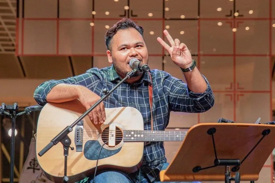 Noorhaqmal Mohamed Noor atau lebih dikenali sebagai Aqmal N bertanggungjawab menyusun atur program bahasa Melayu Pesta Penulis Singapura (SWF) 2024.