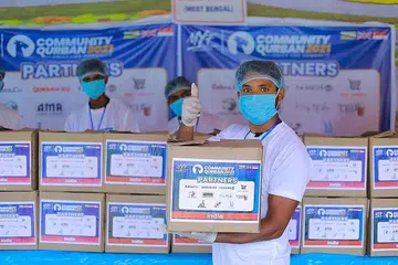 PELBAGAI PILIHAN: Vendor setempat yang menawarkan khidmat korban di luar negara termasuk di India (gambar atas), Indonesia dan Malawi menjangkakan sambutan baik daripada masyarakat Islam tahun ini, dengan keperluan yang terdesak di pelbagai negara yang mereka tawarkan khidmat korban itu.- Foto-foto SMART QURBAN BY ZAHID & SHAH GRO, HAMZAH K. MOHAMED, ADLEE NAZREE SUPARMAN ,