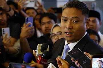 Ketua  Agensi Pemakanan Nasional (BGN) Indonesia, Sudaryono, bercakap kepada media selepas mengangkat sumpah jawatan di Jakarta pada 22 Julai. Menggantikan Nanik Sudaryati Deyang yang meletak jawatan atas faktor kesihatan, beliau berikrar memperkukuh tadbir urus Program Makanan Berkhasiat Percuma (MBG), mengamalkan sifar toleransi terhadap rasuah.