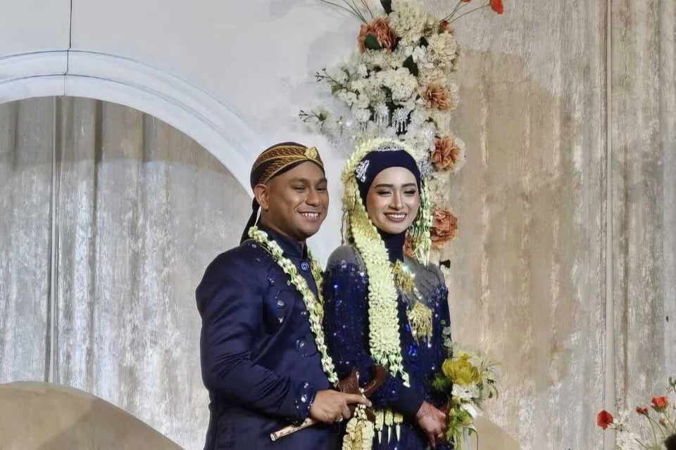 Meskipun baru sahaja melayari bahtera perkahwinan bersama isteri, Cik Wilma (kanan), Koperal (NS) Mohammad Hafiz Mohammad Marzuki menghargai sokongan dan pengertian isterinya yang merestui keputusannya menyertai Latihan Wallaby (XWB) 2026 di Queensland, Australia, hanya tiga hari selepas mereka mendirikan rumah tangga.