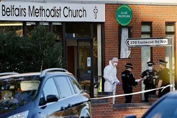 SIASATAN POLIS: Anggota polis forensik melakukan siasatan di tempat kejadian di mana anggota parlimen, mendiang Encik David Amess, mati ditikam berulang kali di Gereja Methodist Belfairs di Leigh-on-Sea, satu daerah di Southend-on-Sea, tenggara England, pada 15 Oktober lalu. - Foto AFP