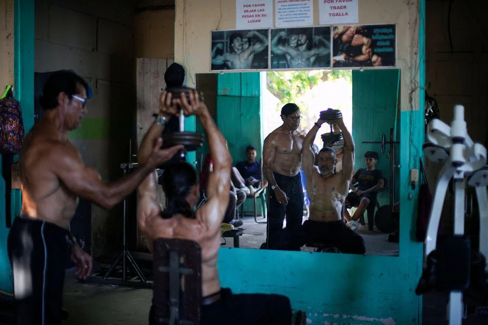 Gimnasium di Santa Teresa, di Amerika ini merupakan sumber pendapatan pasangan adik-beradik Arturo Perez (kiri) dan abangnya, Walter Perez. 