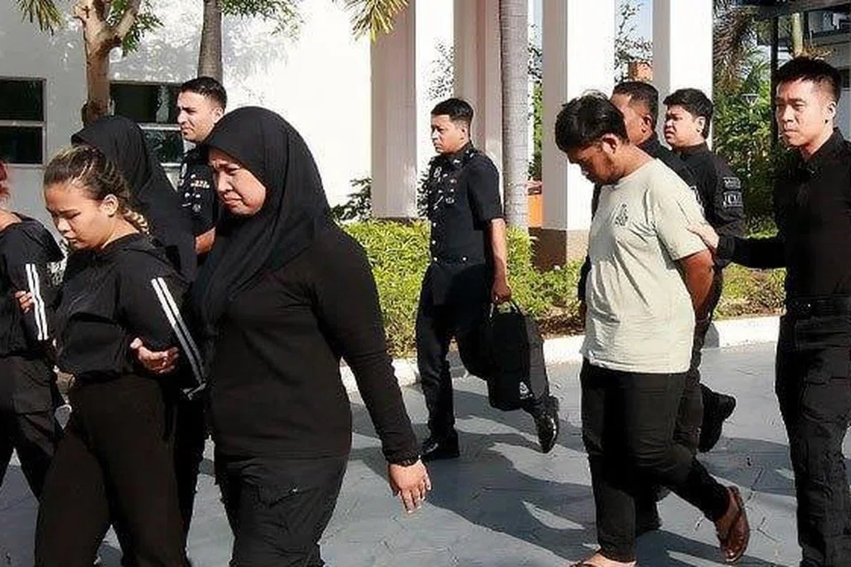 Empat sekawan termasuk dua wanita dijatuhi hukuman penjara tiga tahun oleh Mahkamah Majistret Klang pada 5 November selepas mengaku bersalah atas pertuduhan menculik seorang kanak-kanak perempuan berusia 12 tahun pada Oktober lalu. 