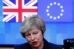MAHU UNDUR DIRI?: Perdana Menteri Britain, Cik Theresa May, dilaporkan telah memberi bayangan mahu meletakkan jawatan pada musim panas ini dalam usaha mempengaruhi siapa yang bakal menggantinya. - Foto REUTERS