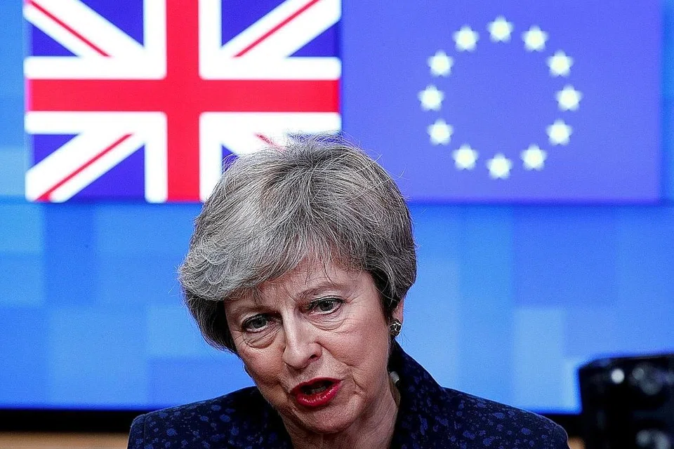 MAHU UNDUR DIRI?: Perdana Menteri Britain, Cik Theresa May, dilaporkan telah memberi bayangan mahu meletakkan jawatan pada musim panas ini dalam usaha mempengaruhi siapa yang bakal menggantinya. - Foto REUTERS