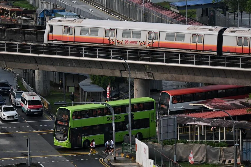 Beberapa perkhidmatan kereta api dan bas akan beroperasi hingga lewat malam pada 8 Ogos, menjelang cuti umum Hari Kebangsaan.